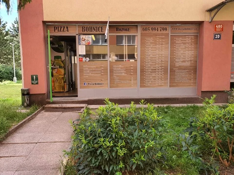 Pizza v Bohnicích podle výběru: 40 cm nebo 2 pizzy o průměru 32 cm