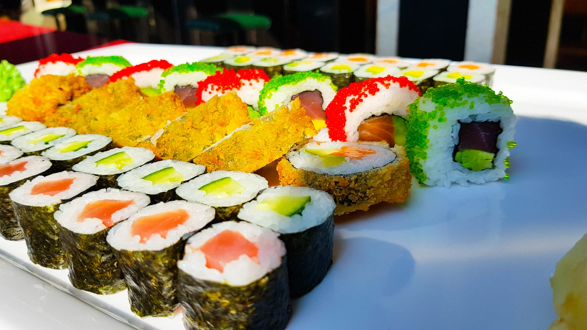 Nechte si naservírovat sushi: 46 nebo 62 ks s lososem, avokádem i tuňákem
