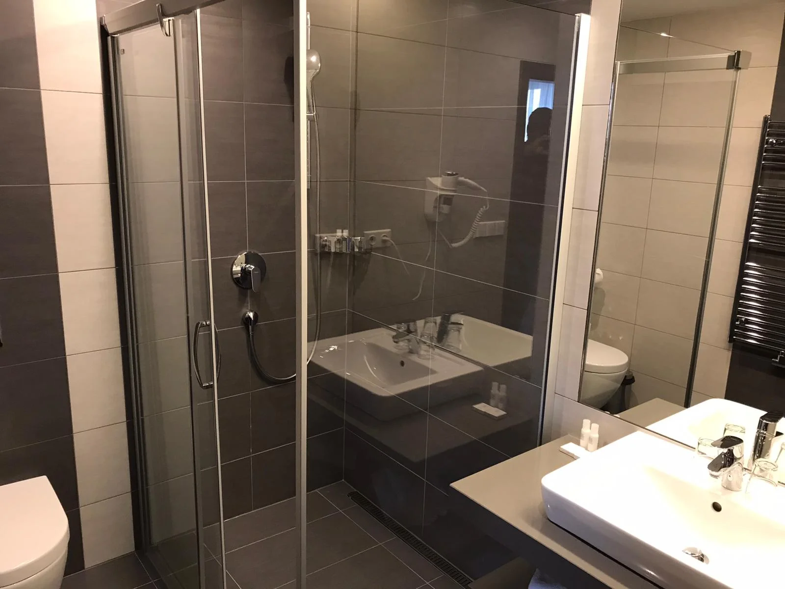 Pobyt v hotelu s největším wellness v Praze: snídaně či polopenze, bazény a sauny i fitness