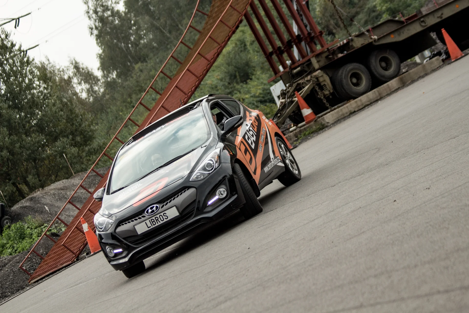 Posuňte své řidičské schopnosti na další level: škola smyku i driftování