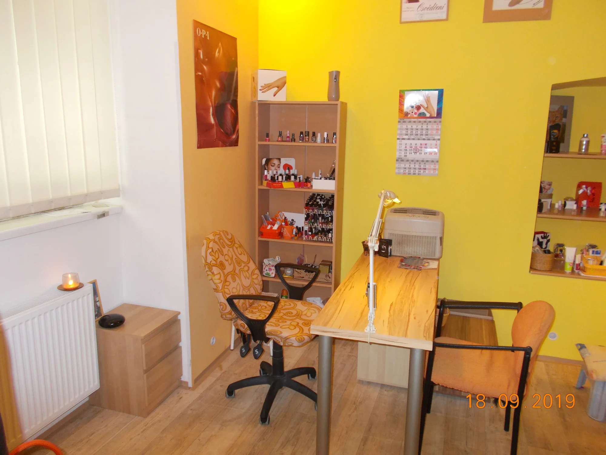 Blaho pro ruce a nohy: mokrá aroma pedikúra a klasická manikúra pro ženy