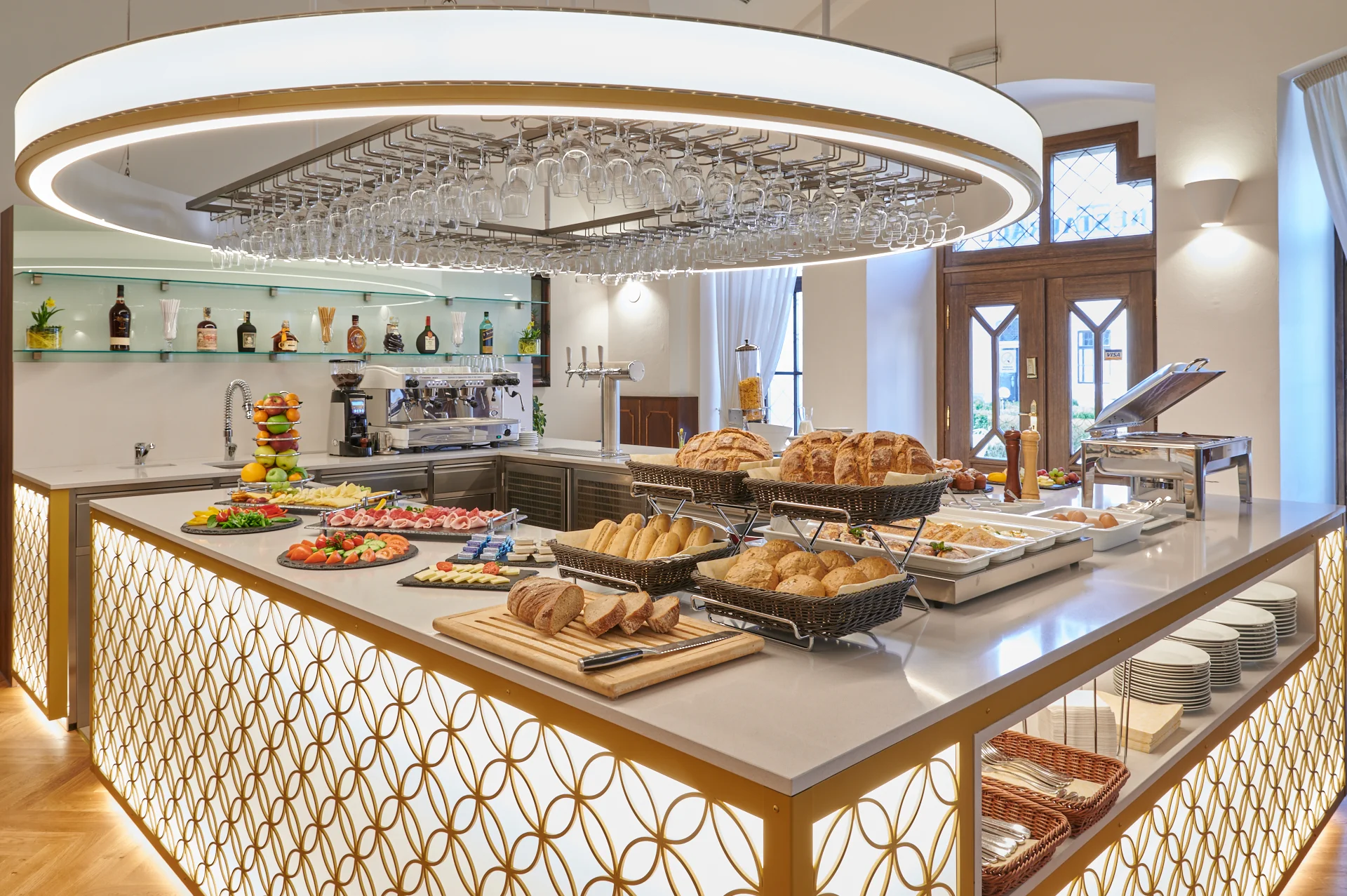 Romantika v Hluboké nad Vltavou: 4* zámecký hotel, luxusní wellness i jídlo