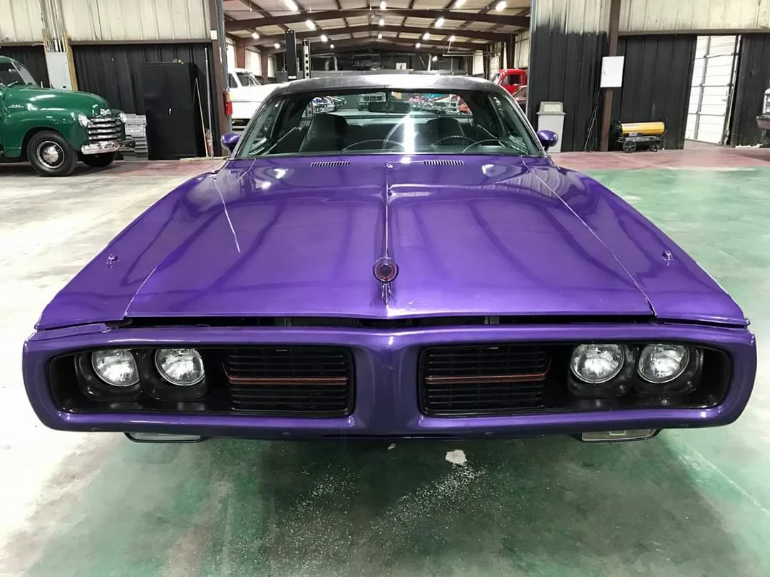 Jízda v legendárním veteránu: až 60 min. v Dodge Charger nebo Buick Riviéra