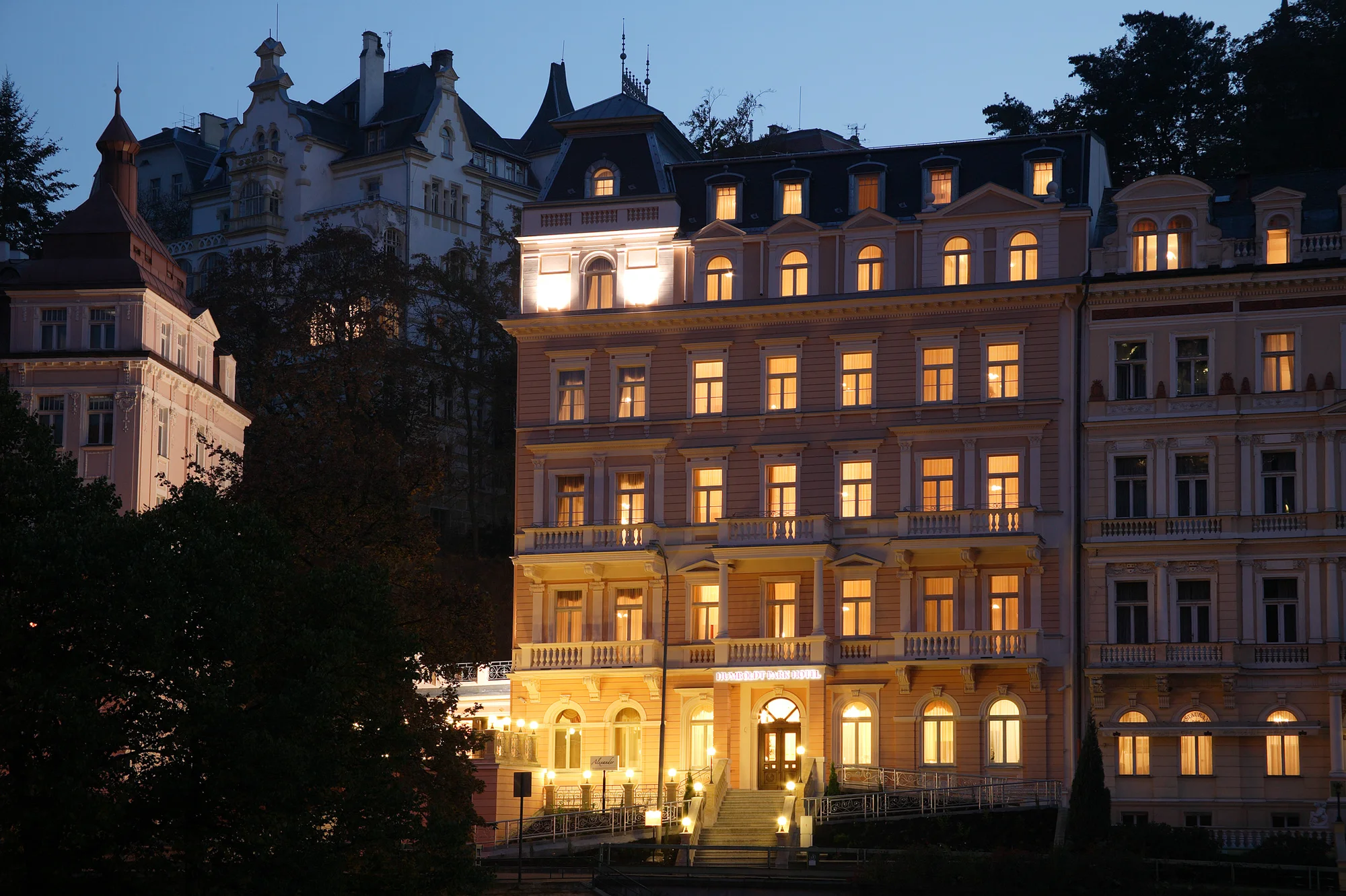 4* relaxace v Karlových Varech s polopenzí, wellness a procedurami