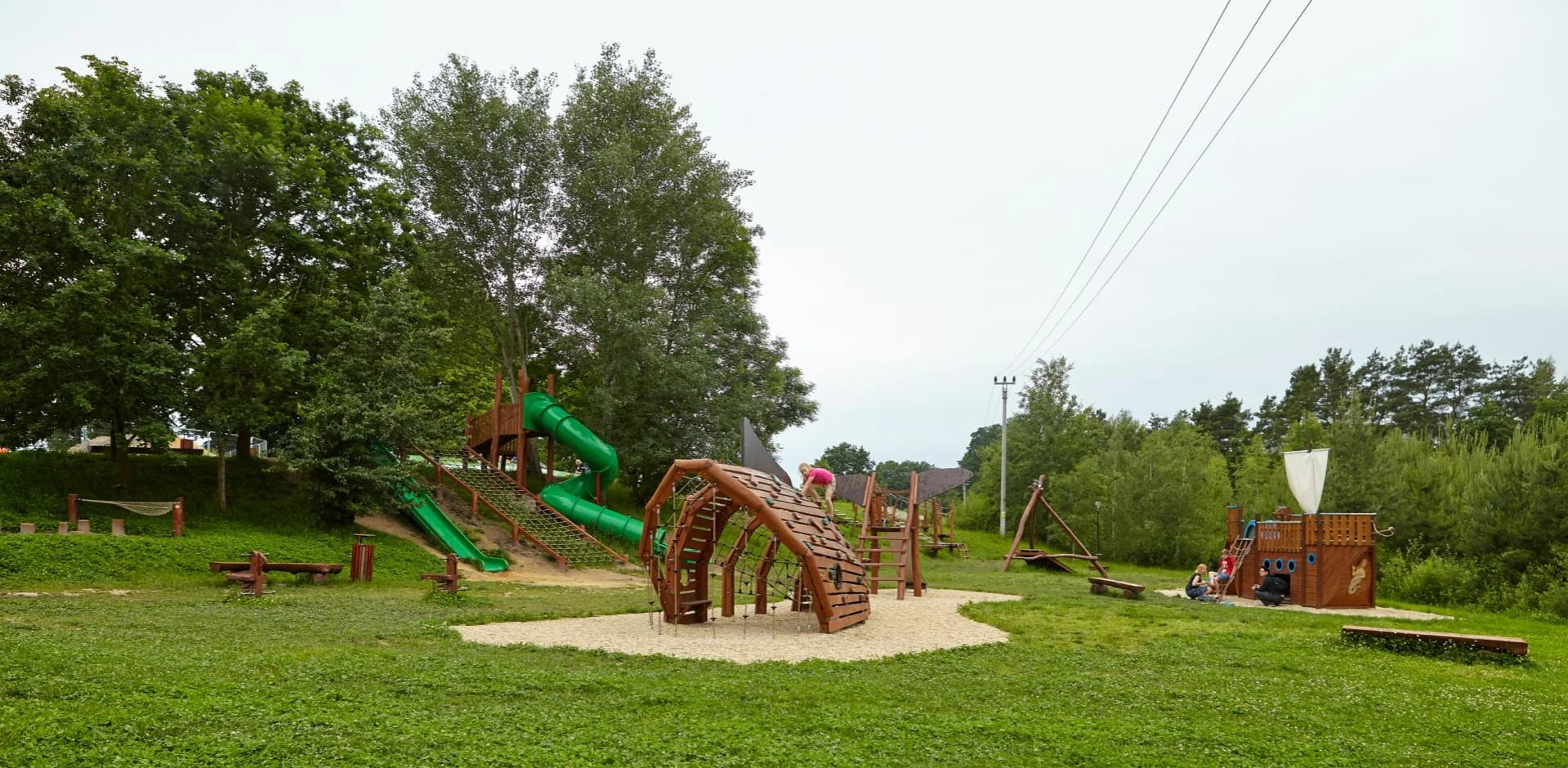 Pobyt v indiánské vesničce pro 2–4 osoby: nocleh v teepee, snídaně a Offroad Safari jízda