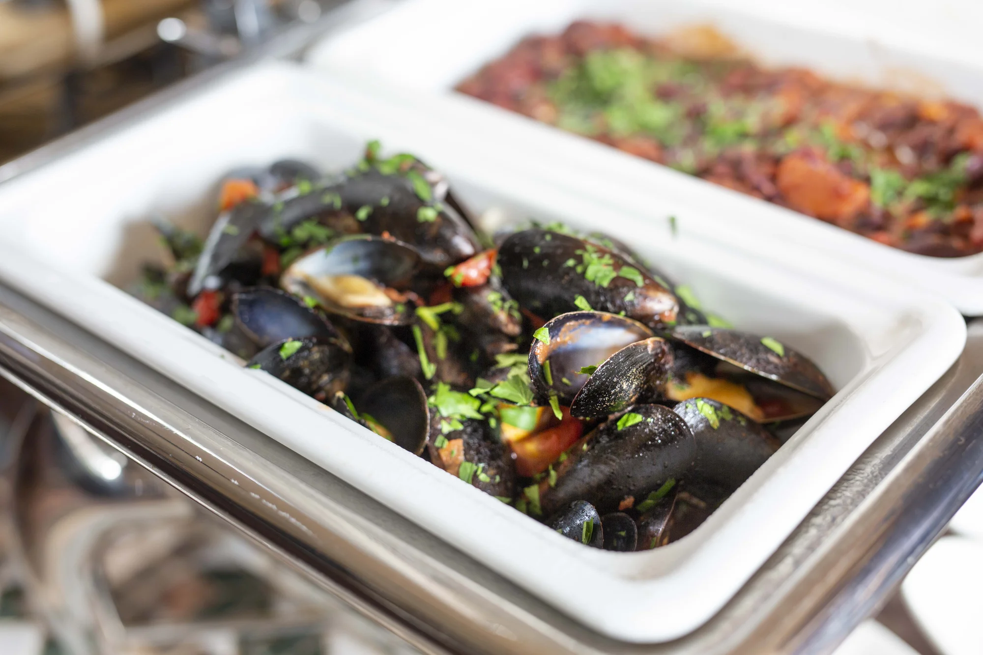 Oběd sněz, co můžeš v restauraci El Asador: maso z argentinského grilu, saláty i šumivé víno