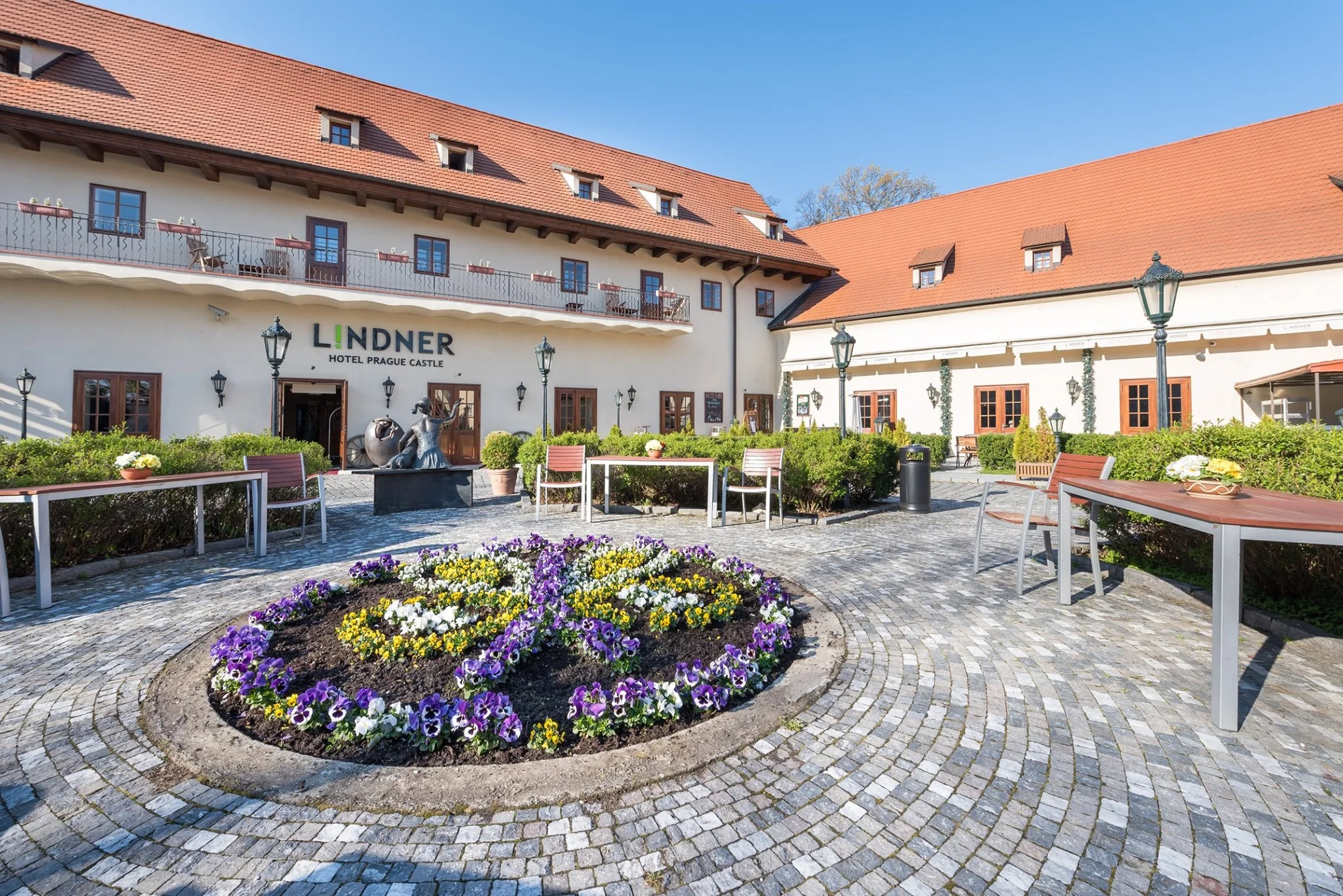Historický hotel u Strahovského kláštera: snídaně, sauna, možnost snacku i drinku