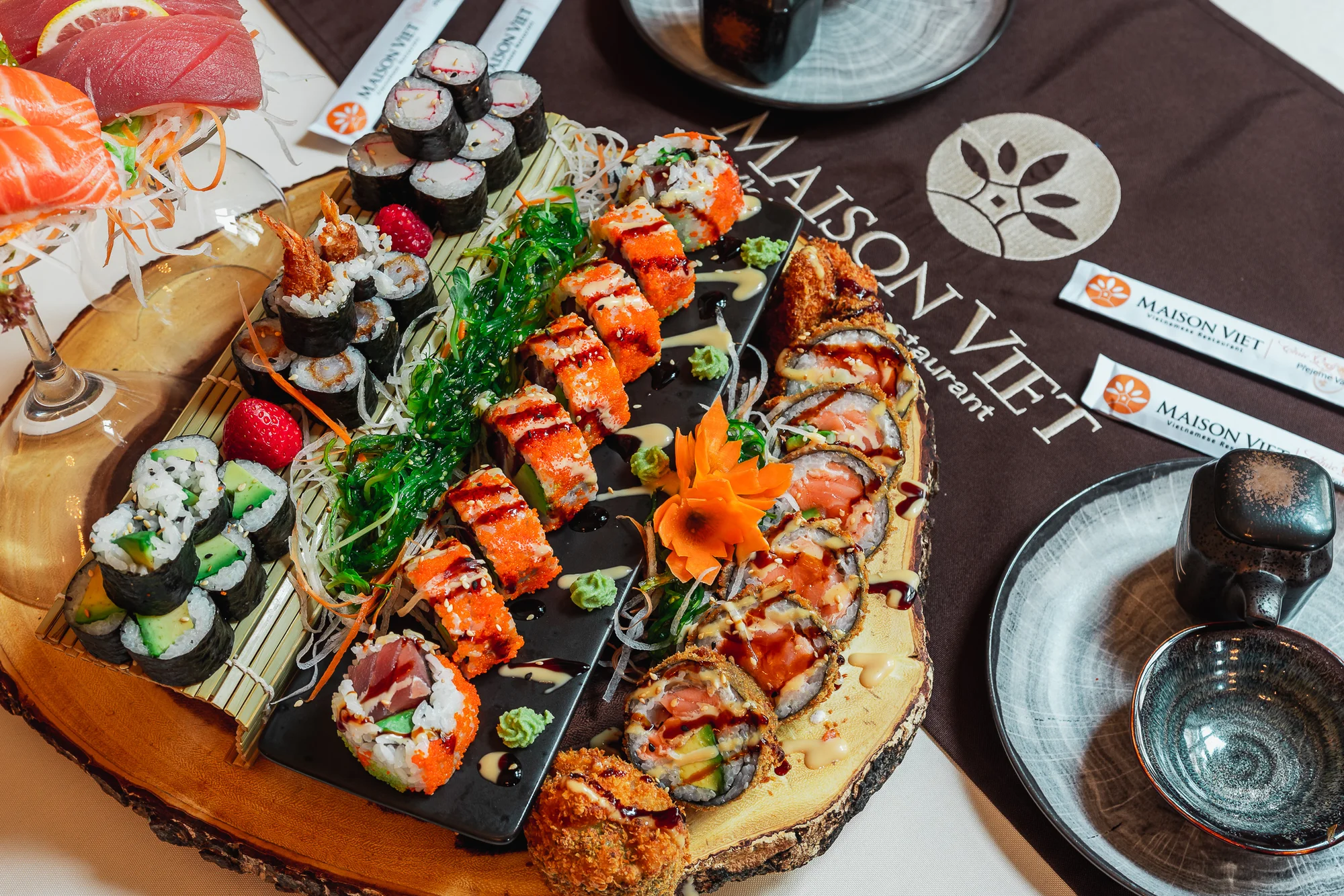 Otevřený voucher v hodnotě 500 či 1 000 Kč na sushi a další asijské speciality