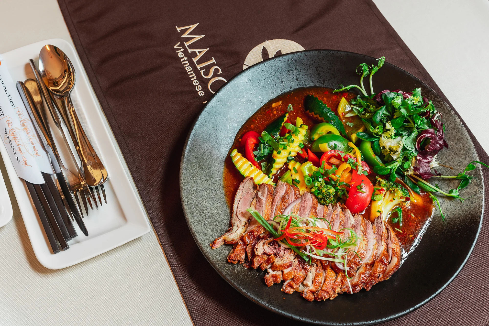 Otevřený voucher v hodnotě 500 či 1 000 Kč na sushi a další asijské speciality