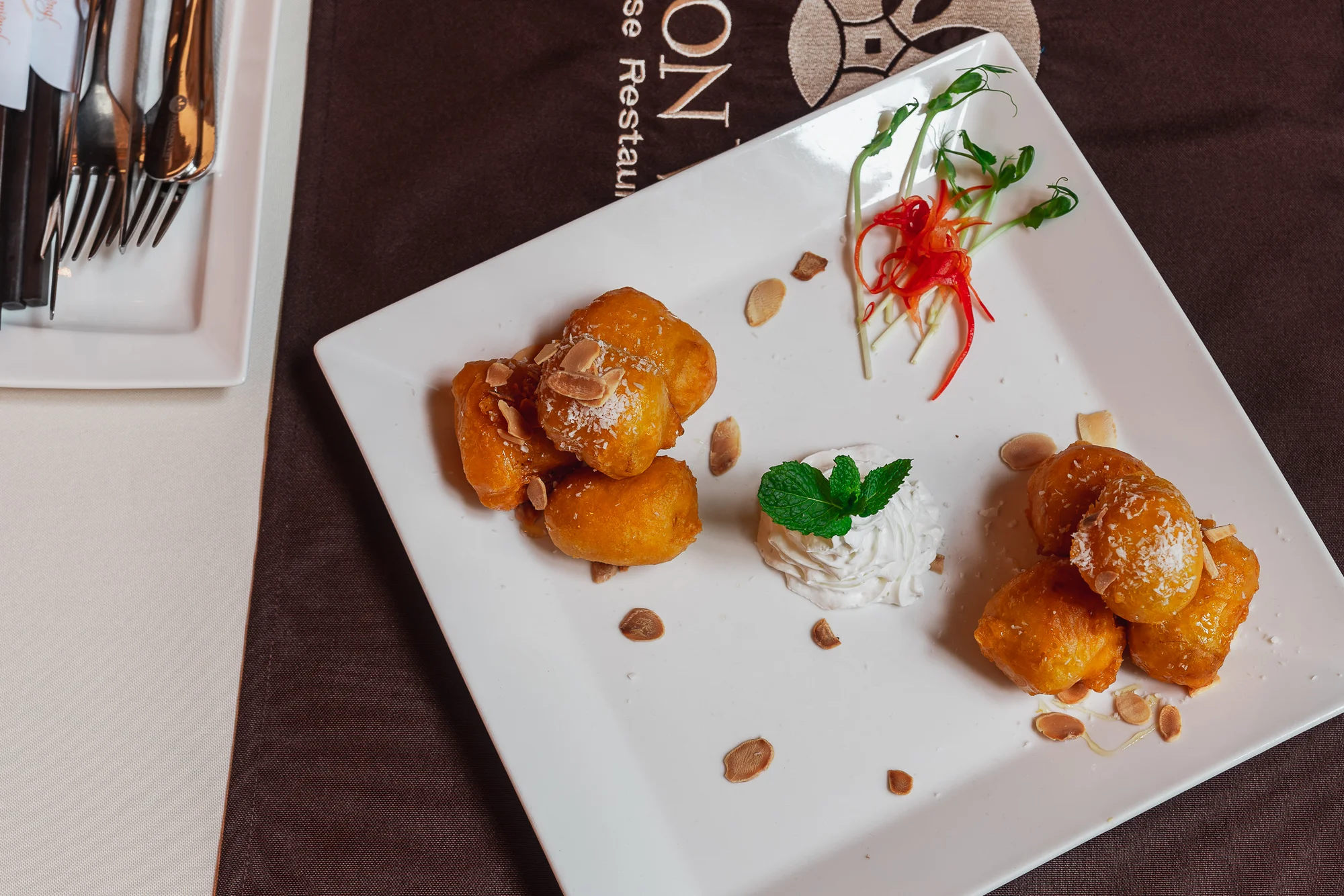 Otevřený voucher v hodnotě 500 či 1 000 Kč na sushi a další asijské speciality