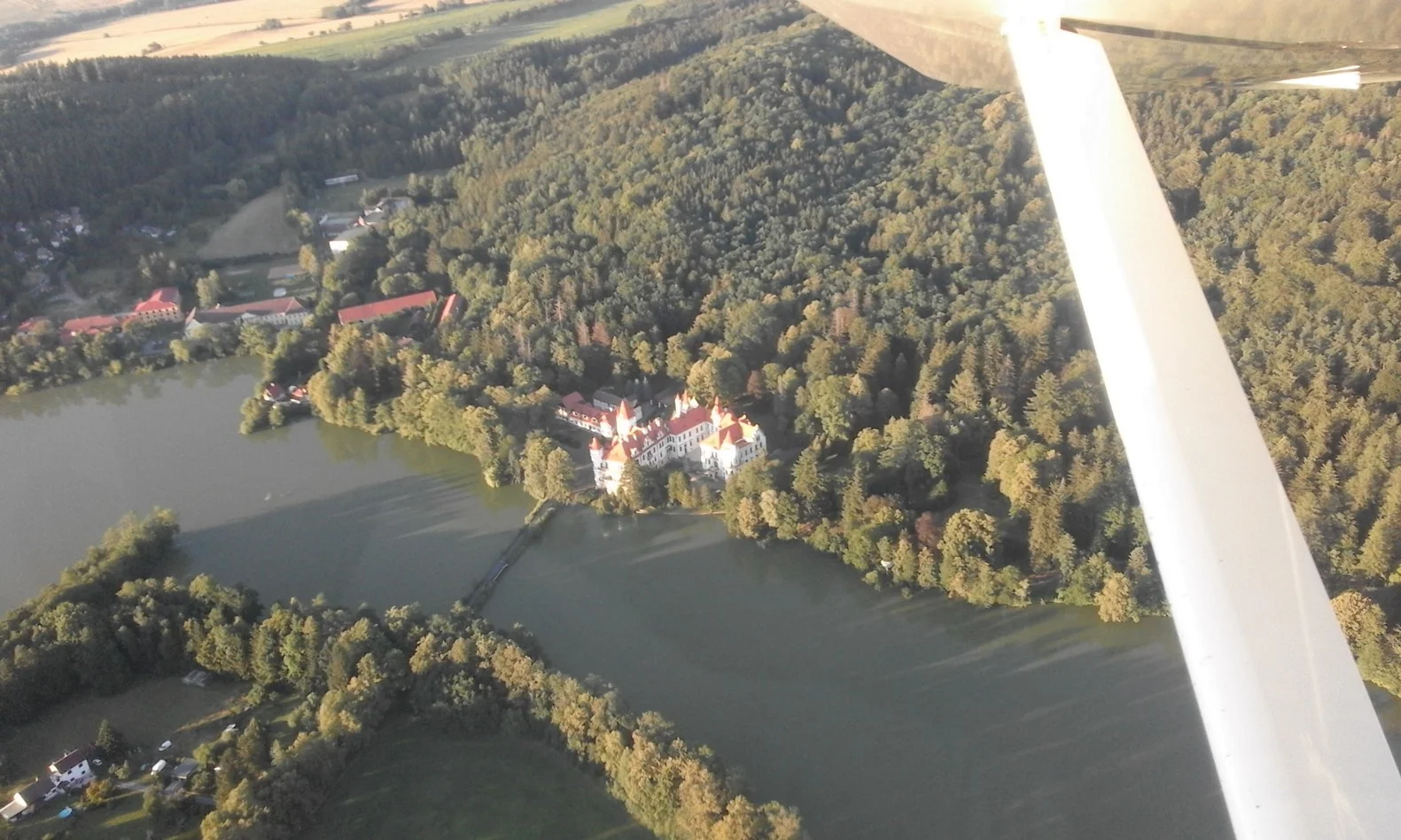 NP Šumava z ptačí perspektivy: pilotem na zkoušku letadla Sky Lane pro jednoho