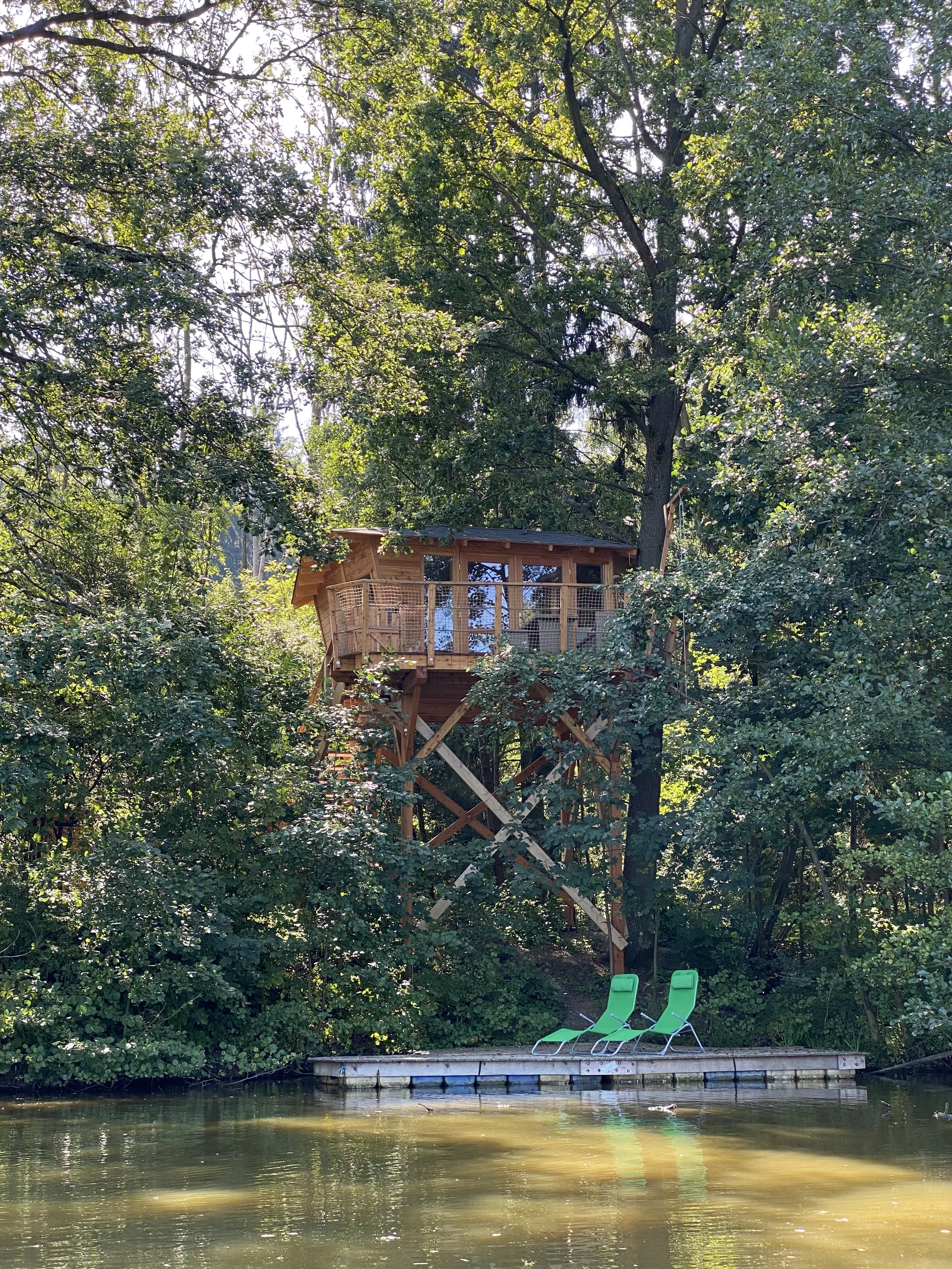 Netradiční relax v Českém ráji: domek na stromě pro 2–4 os. a zapůjčení loďky i možnost snídaňového koše