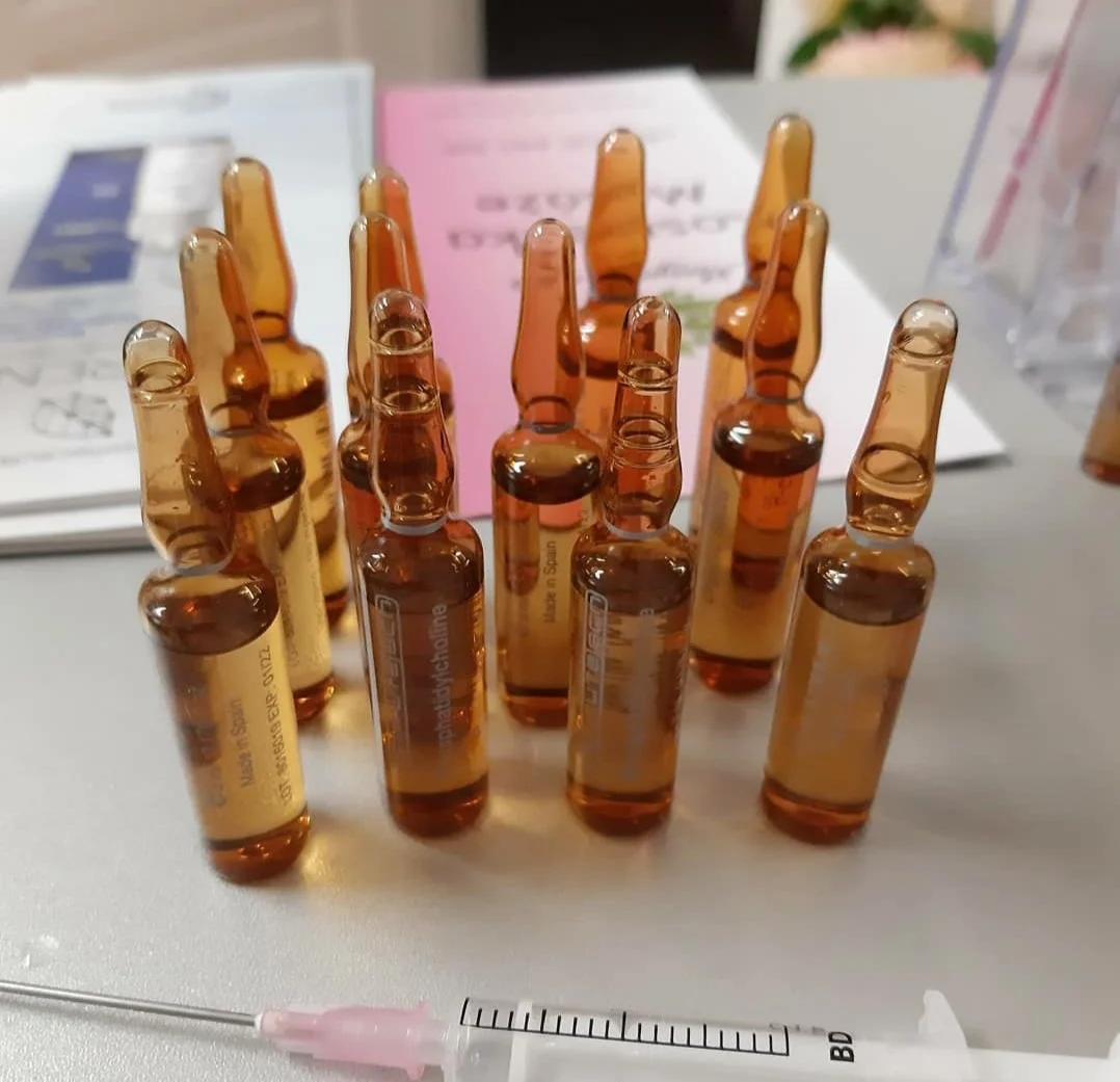 Mezoterapie obličeje nebo dekoltu s kyselinou hyaluronovou a smĕsí vitamínů v délce 60 minut