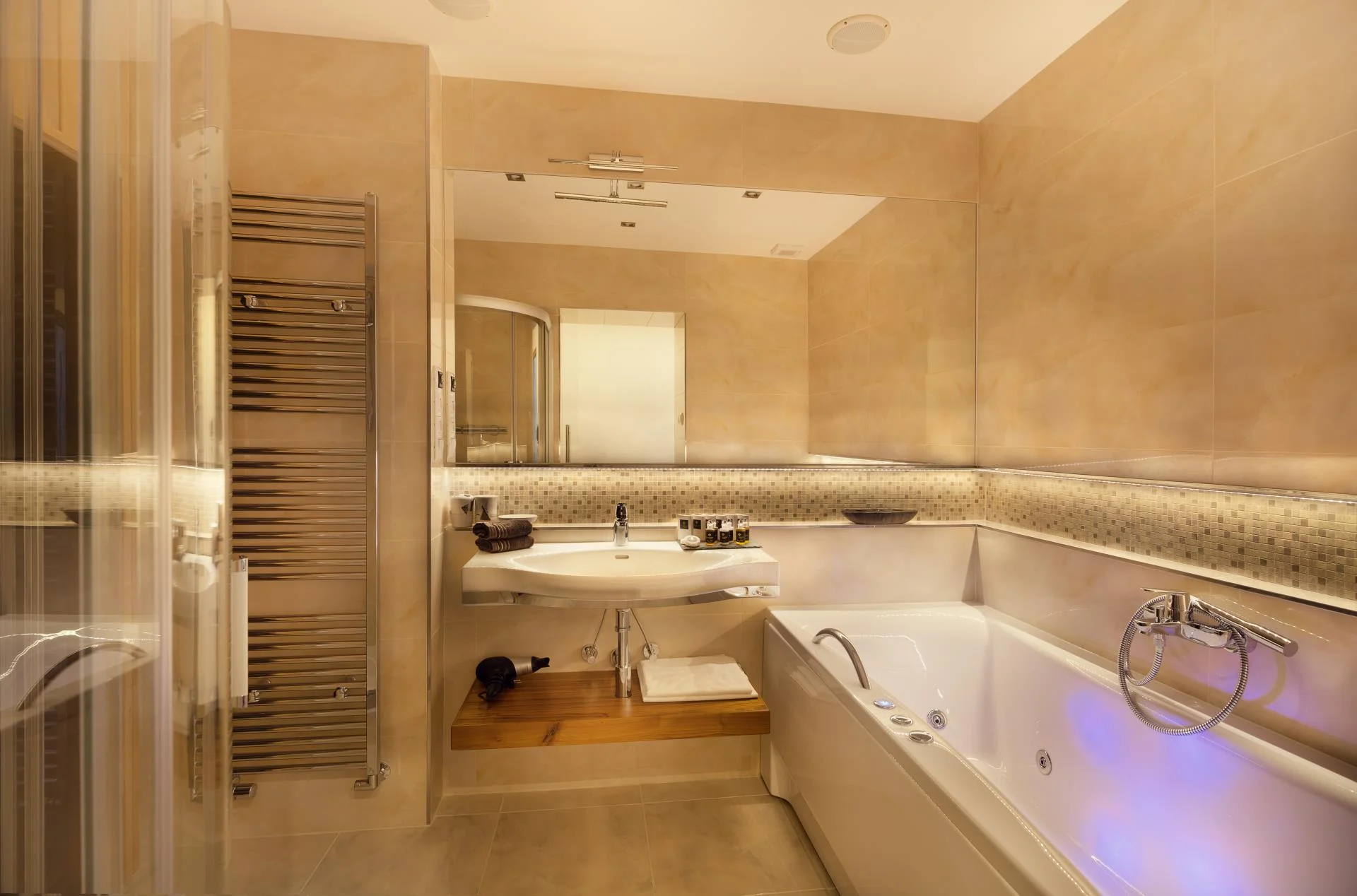 Luxusní rodinné apartmány v centru Košic: strava i privátní sauna či vířivá vana