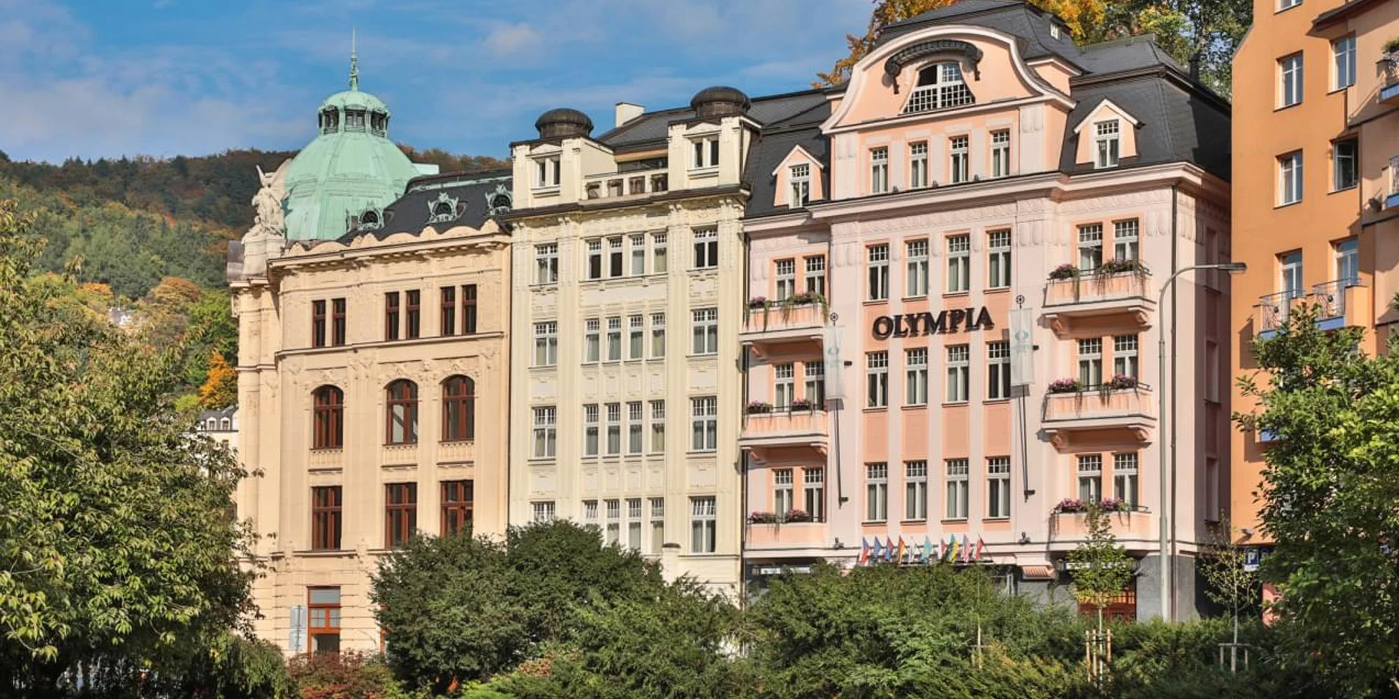 4* pobyt v centru Karlových Varů s polopenzí, neomezeným wellness a masážemi