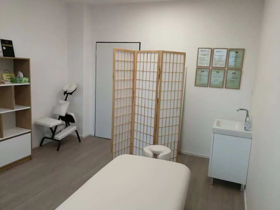 Nechte se hýčkat: 80min. masáž technikou Raindrop s 9 terapeutickými esenciálními oleji