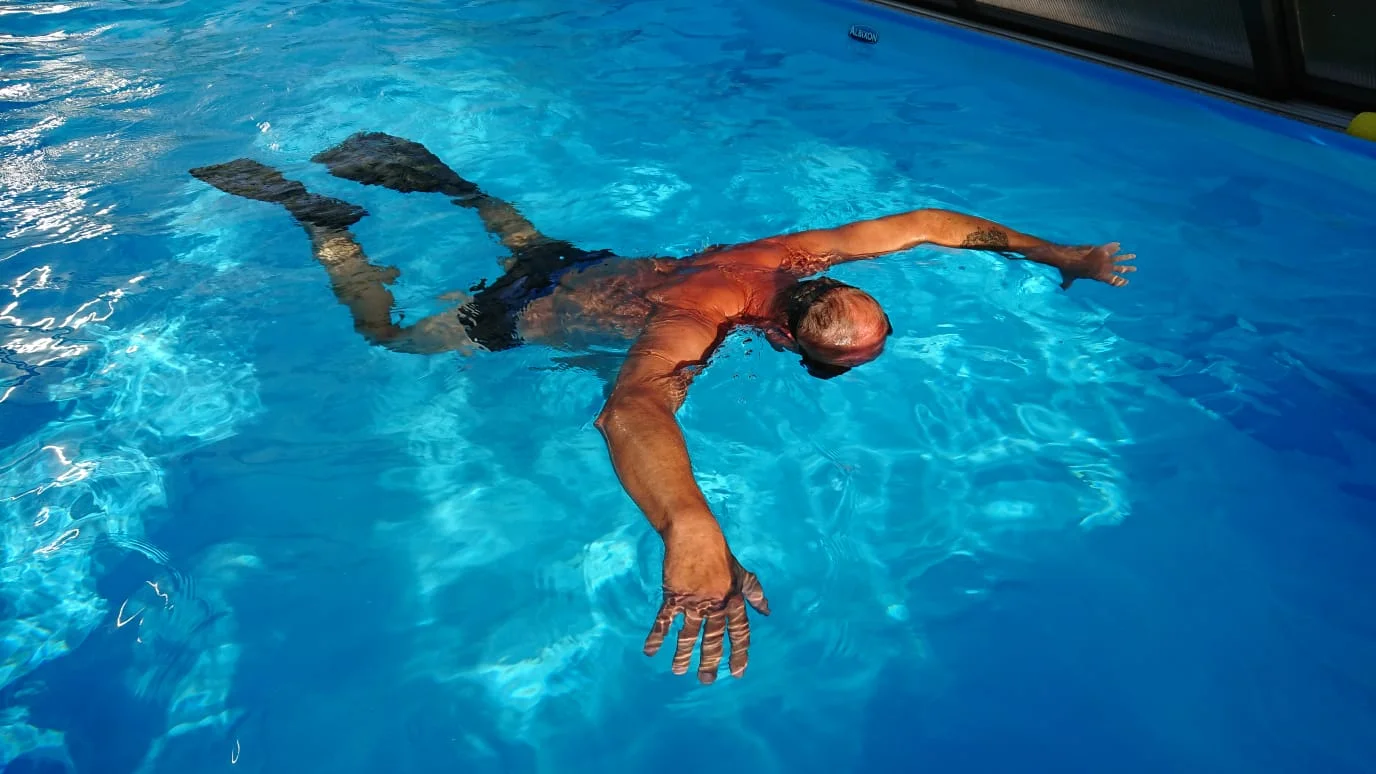 Ponořte se do nového světa: Kurz potápění na zkoušku v bazénu i volné vodě pro 1–4 osoby