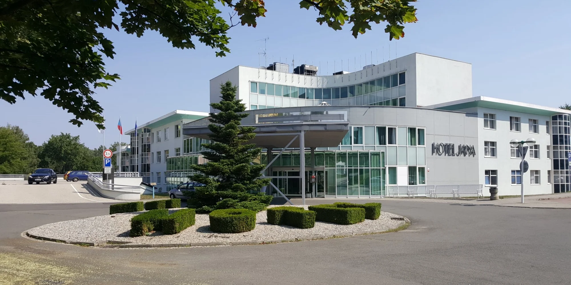 4* hotel s polopenzí, snídaní či all inclusive a neomezeným wellness, v létě i bazén