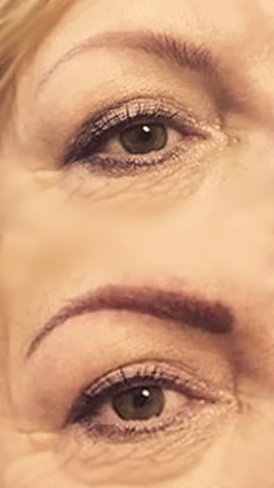 Permanentní make-up v salonu ve Vysočanech: pudrové obočí, oční linky i akvarelové rty