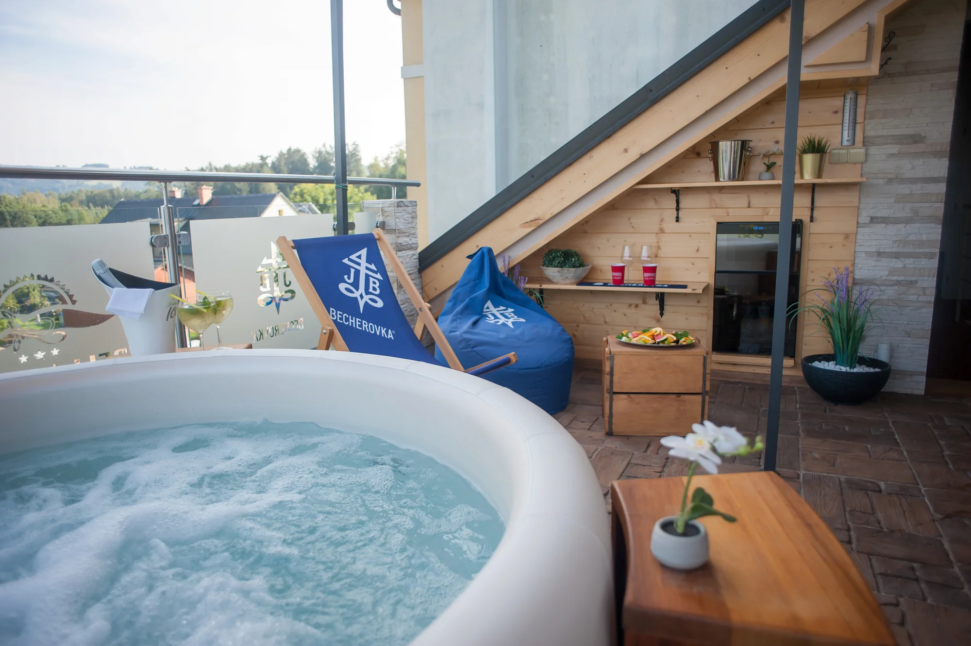 Relaxace s výhledem: 2 hodiny v privátním wellness na střeše hotelu pro 2 osoby