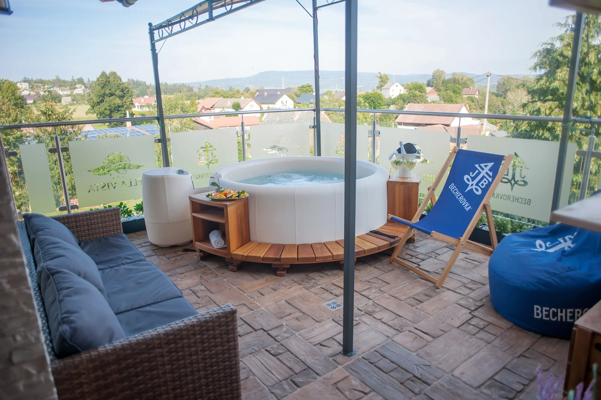 Relaxace s výhledem: 2 hodiny v privátním wellness na střeše hotelu pro 2 osoby