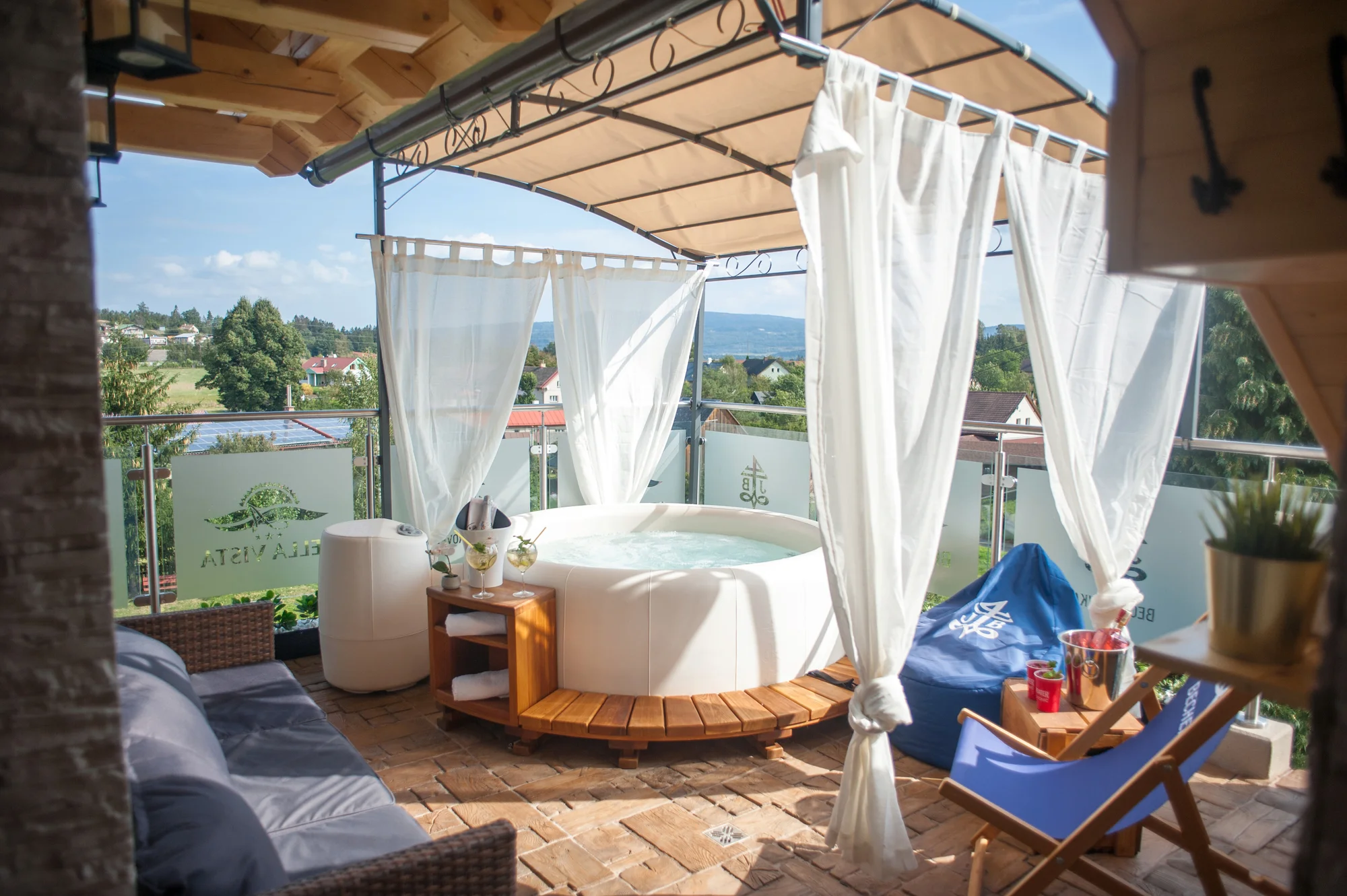 Relaxace s výhledem: 2 hodiny v privátním wellness na střeše hotelu pro 2 osoby