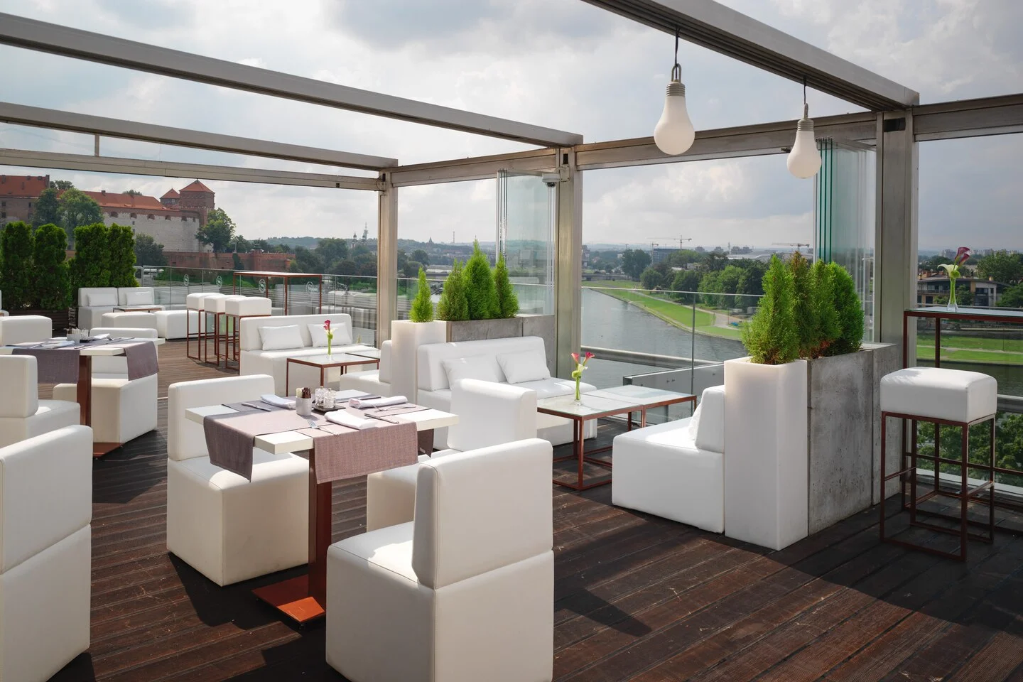 Pobyt v nádherném 5* hotelu Sheraton Grand Krakow: snídaně, wellness i celodenní občerstvení v Club Lounge