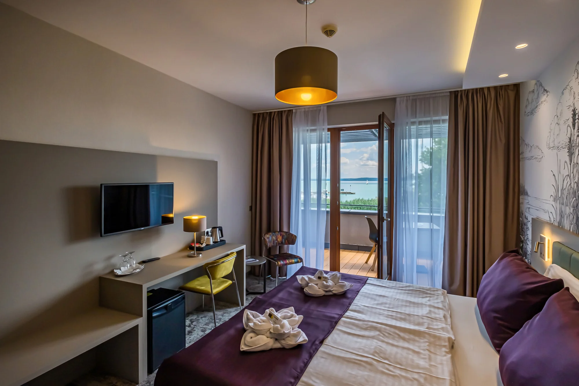 Moderní hotel na břehu Balatonu: polopenze, neomezený wellness i bazény