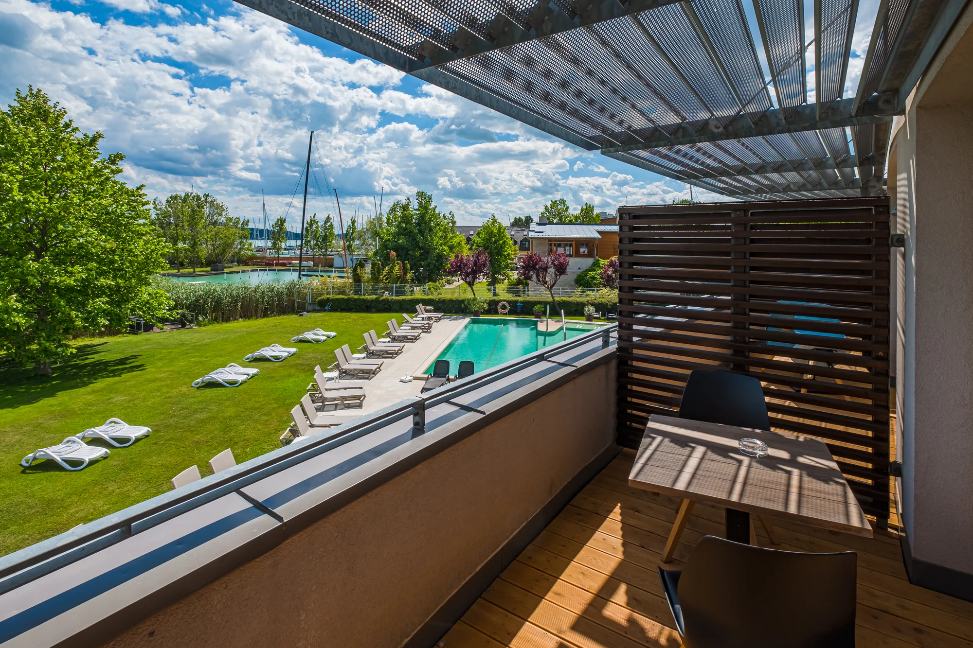 Moderní hotel na břehu Balatonu: polopenze, neomezený wellness i bazény