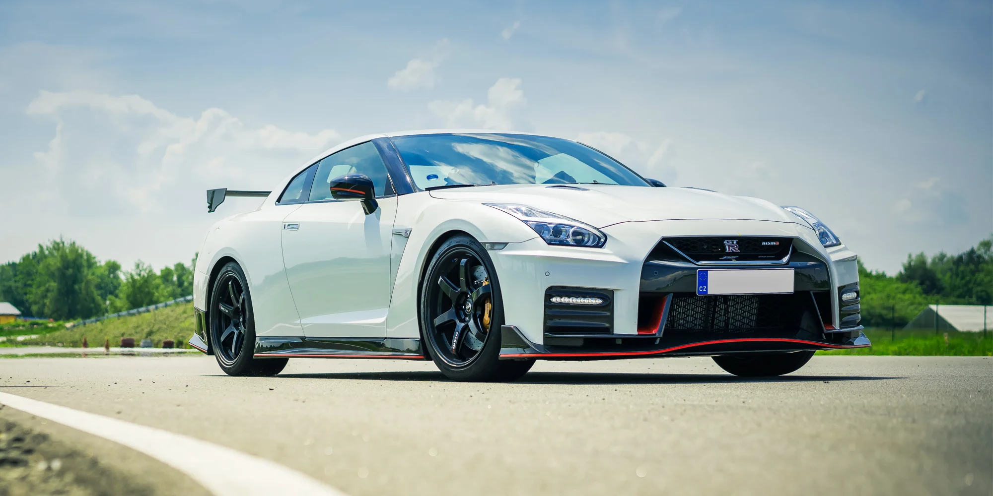 Jízda ve Ferrari, Lamborghini, Porsche, Chevroletu, Nissanu i speed taxi a na závodním simulátoru ve virtuální realitě