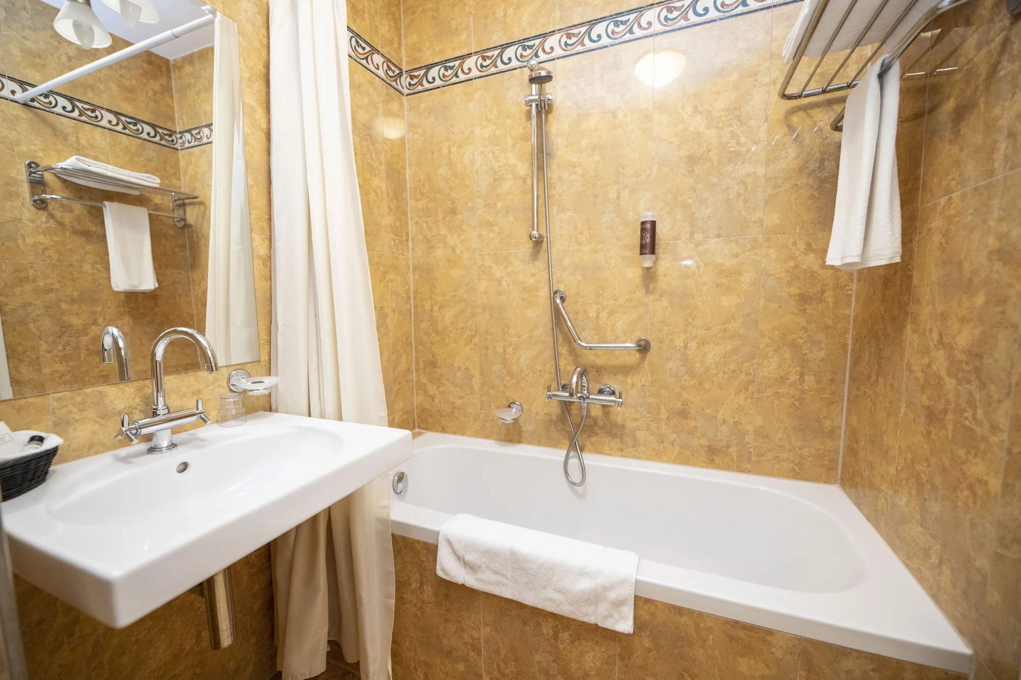 Pobyt v historickém Táboře: 4* hotel, bohaté snídaně i polopenze, wellness i koupel