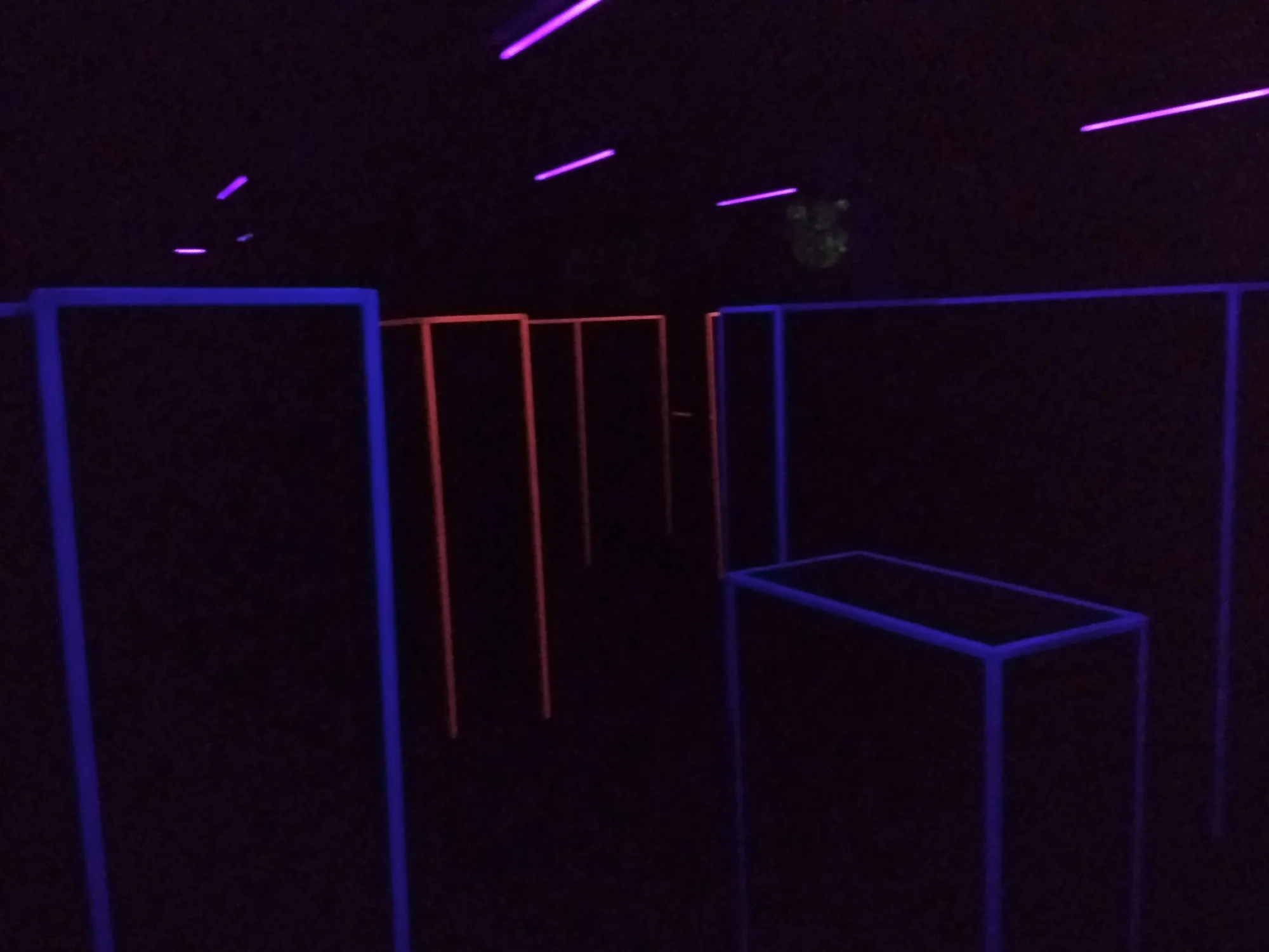Staňte se akčními hrdiny: 15 minut laser game v nejmodernější 3D aréně