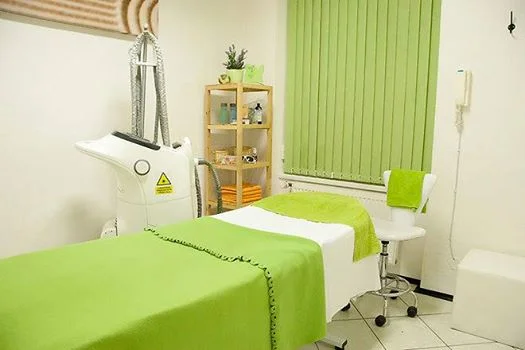 Kompletní péče o pleť: čištění pleti chemickým peelingem či diamantová mikrodermabraze