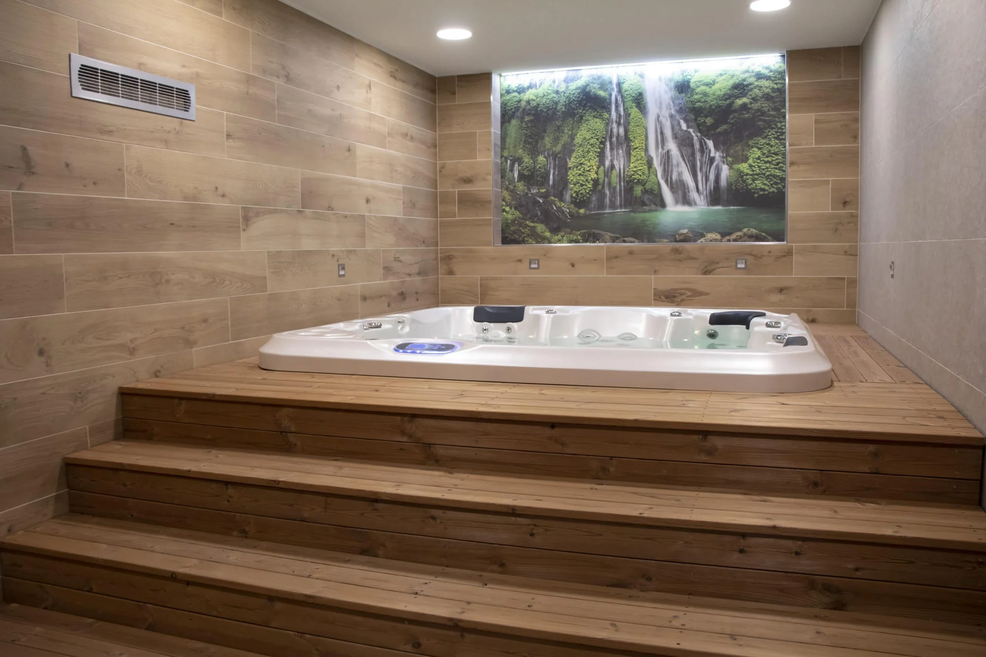 Dovolená na jihu Čech: hotel se snídaněmi, bazénem i privátním wellness