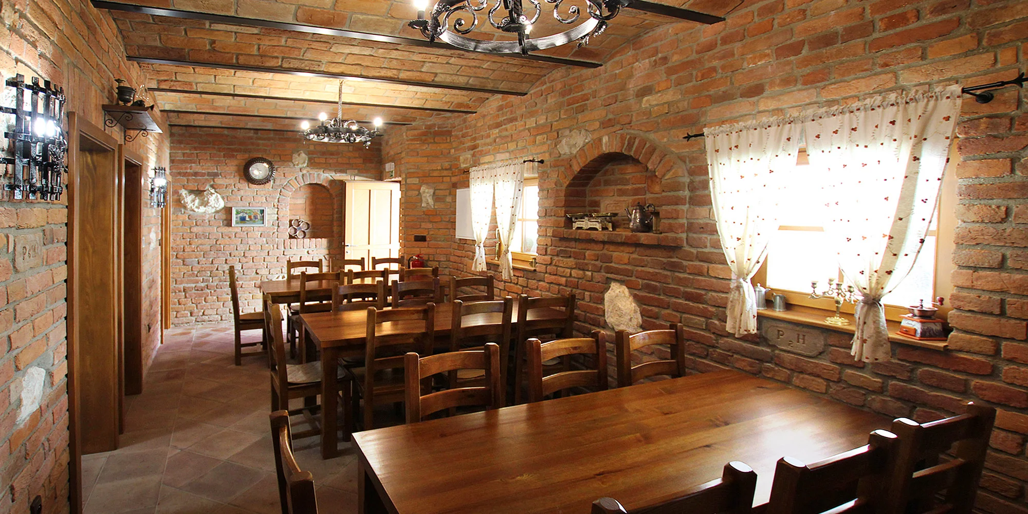 Dovolená na Moravě pro pár: penzion v Mikulově, degustace a košík s dobrotami