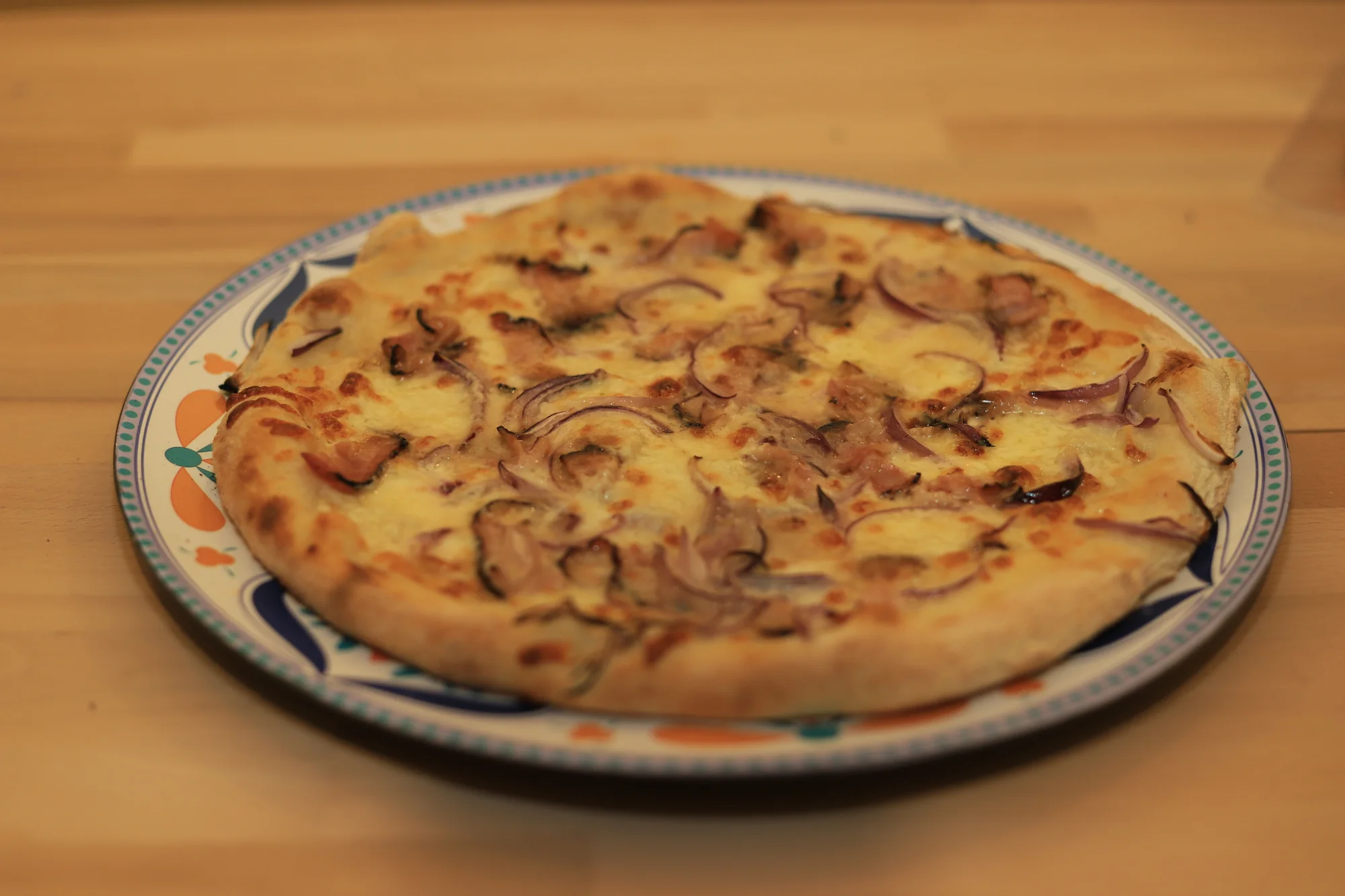 1 nebo 2 křupavé pizzy podle výběru z 8 druhů: možnost i rozvozu