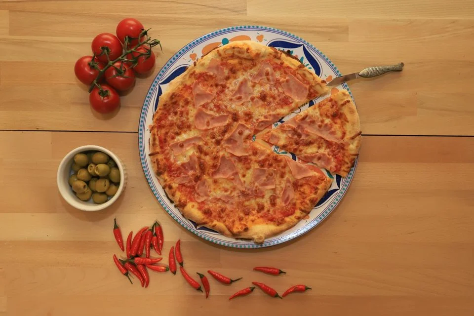 1 nebo 2 křupavé pizzy podle výběru z 8 druhů: možnost i rozvozu