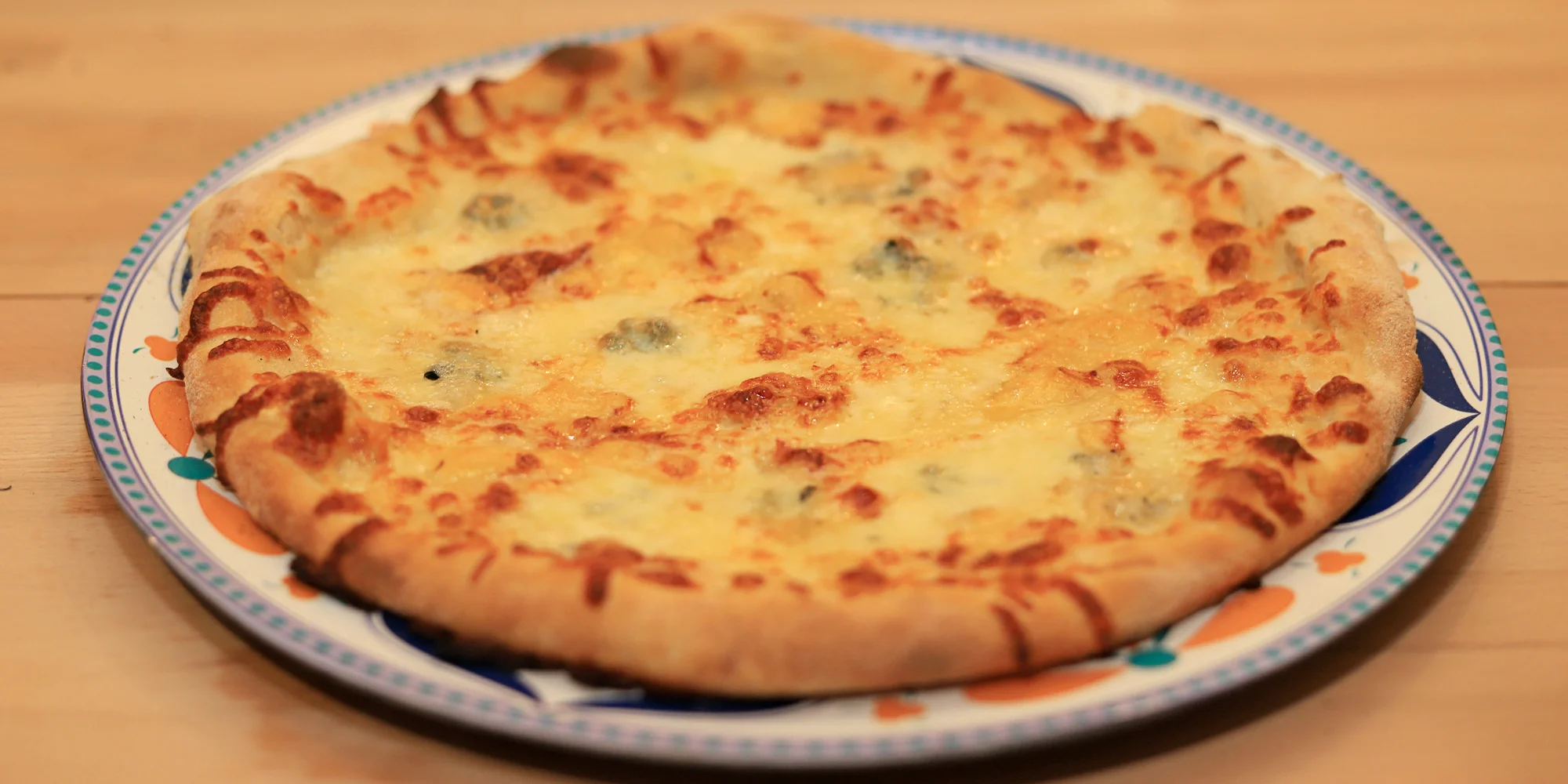 1 nebo 2 křupavé pizzy podle výběru z 8 druhů: možnost i rozvozu