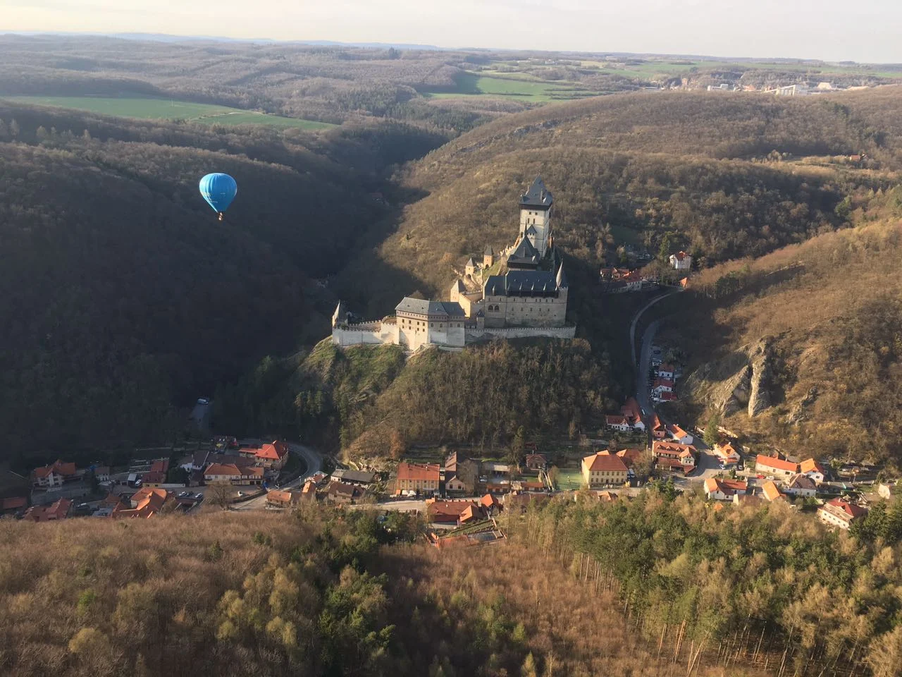 1 nebo 2 hodiny v oblacích: let horkovzdušným balónem v páru či skupince