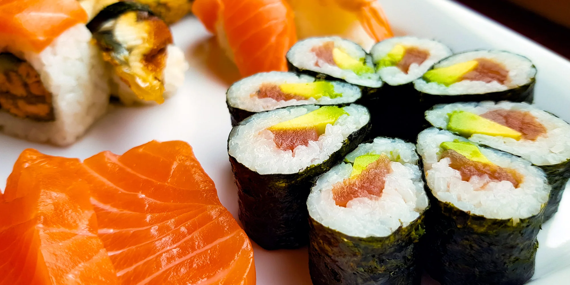 Set 46 či 101 ks sushi ze Stodolní: losos, tuňák, avokádo i rolky v tempuře