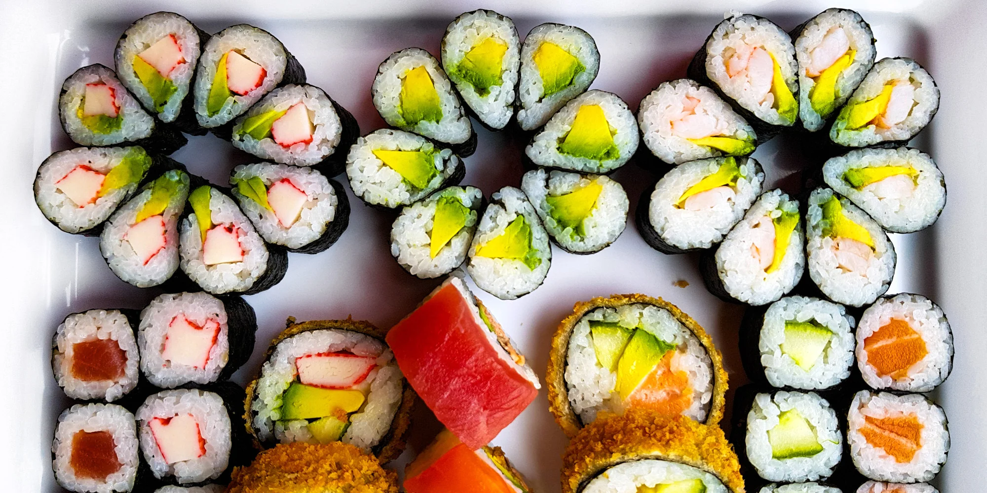Set 46 či 101 ks sushi ze Stodolní: losos, tuňák, avokádo i rolky v tempuře