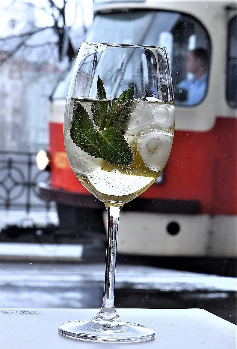 Jeden či dva míchané drinky dle výběru: Gin & Tonic, Aperol Spritz, Hugo Spritz, Limoncello i Mojito