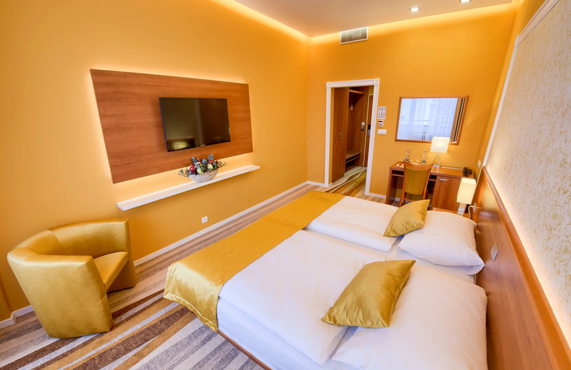 Sami nebo v páru či s rodinou do Brna: hotel se střešním wellness, snídaně i večeře