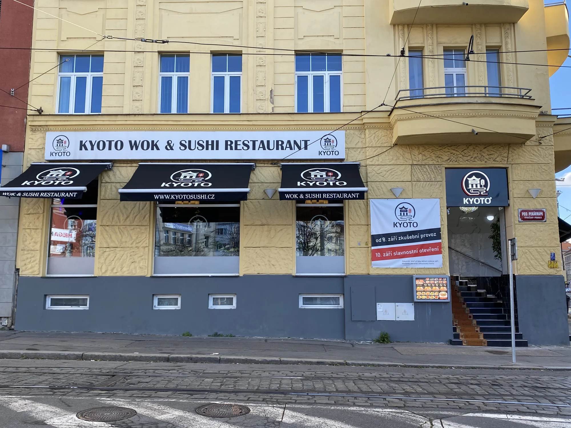 Sushi sety ve Vysočanech: 24-72 ks sushi, minizávitky, miso polévky i wakame