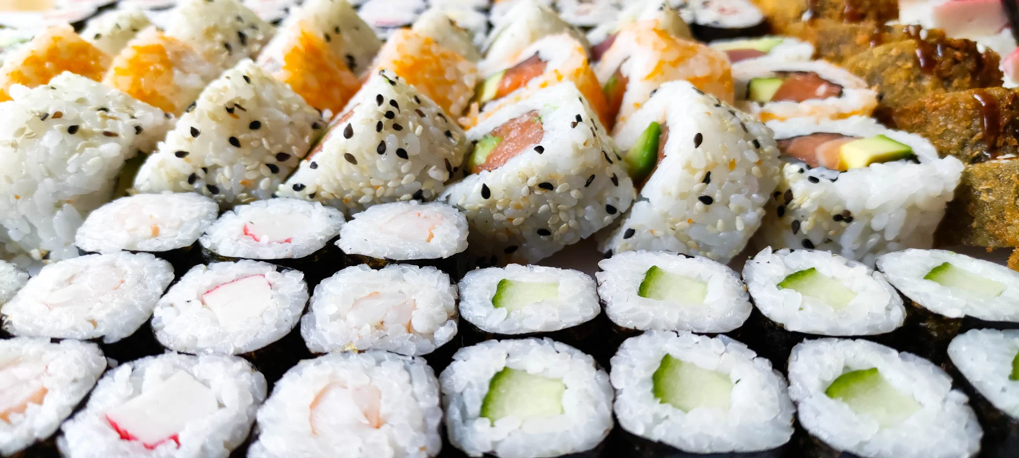 Sushi z restaurace VieThai na Stodolní: 50 nebo 108 rolek se zeleninou i rybami