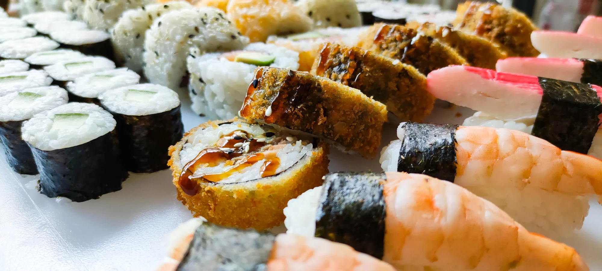 Sushi z restaurace VieThai na Stodolní: 50 nebo 108 rolek se zeleninou i rybami