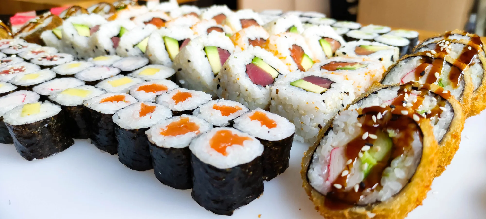 Sushi z restaurace VieThai na Stodolní: 50 nebo 108 rolek se zeleninou i rybami