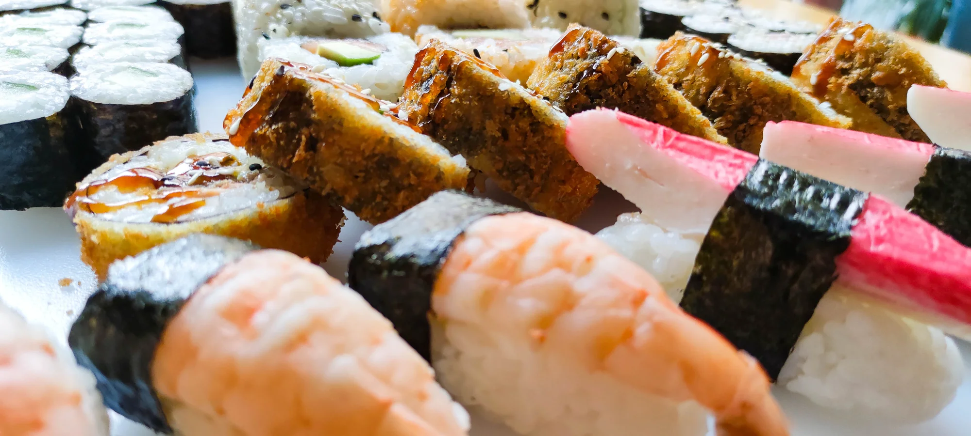 Sushi z restaurace VieThai na Stodolní: 50 nebo 108 rolek se zeleninou i rybami