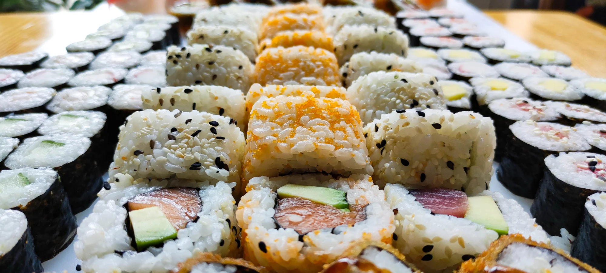 Sushi z restaurace VieThai na Stodolní: 50 nebo 108 rolek se zeleninou i rybami