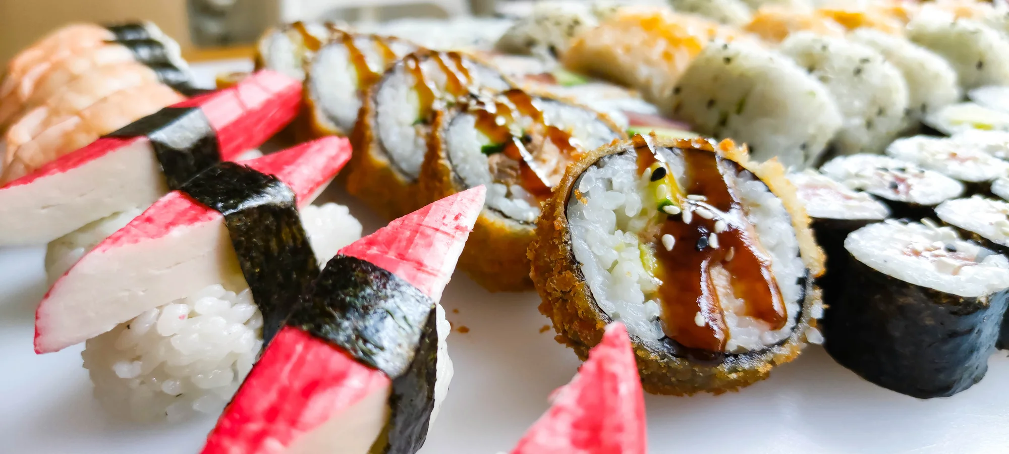 Sushi z restaurace VieThai na Stodolní: 50 nebo 108 rolek se zeleninou i rybami